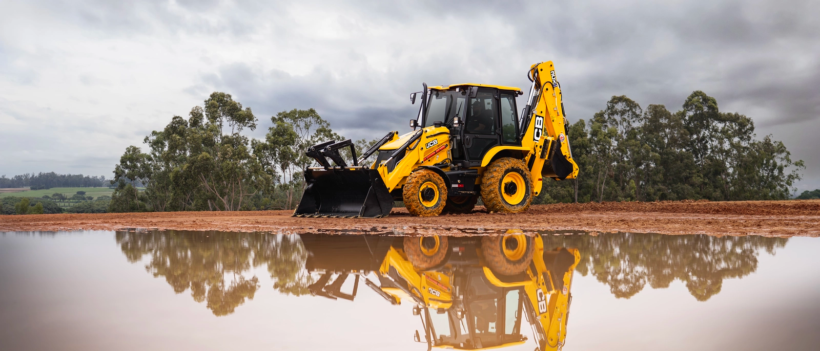 Retroescavadeira JCB 3CX PLUS Linha Amarela